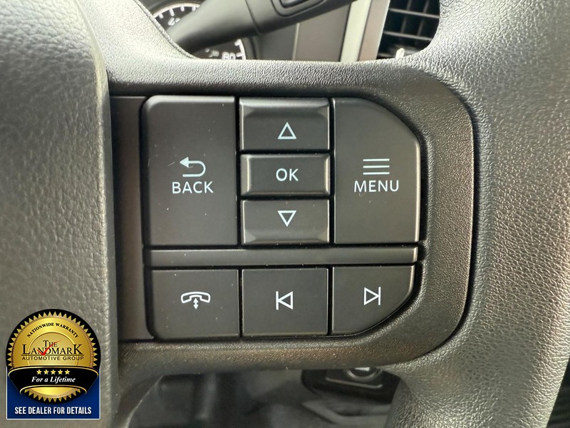 Ford Super Duty F-350 DRW Vehicle Full-screen Gallery Image 11