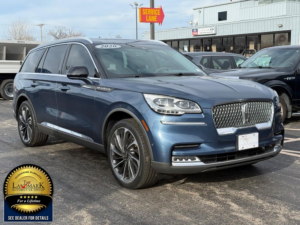 Lincoln Aviator Vehicle Full-screen Gallery Image 3