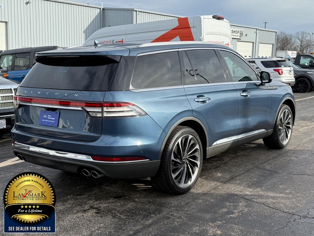 Lincoln Aviator Vehicle Full-screen Gallery Image 5