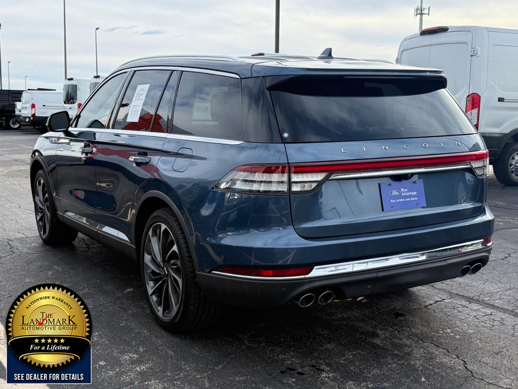 Lincoln Aviator Vehicle Full-screen Gallery Image 7