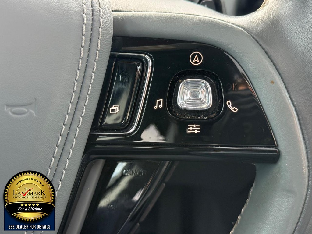 Lincoln Aviator Vehicle Full-screen Gallery Image 11