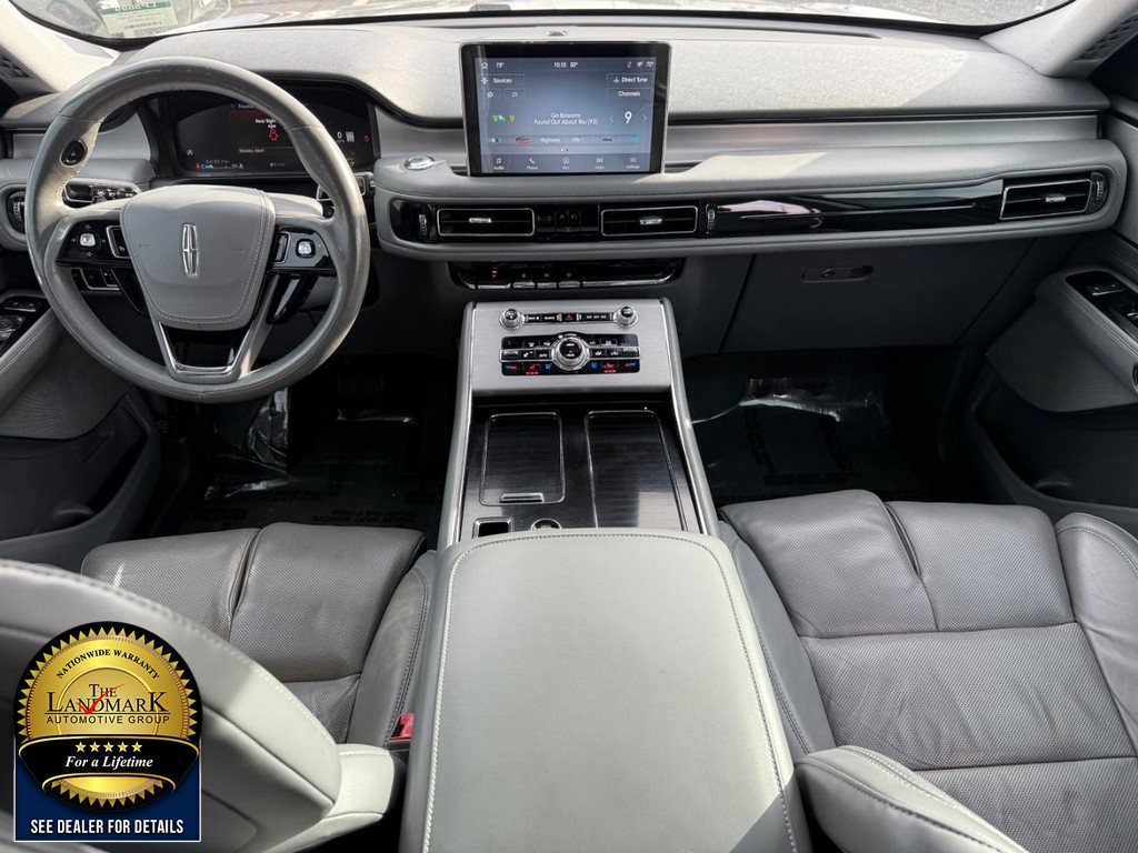Lincoln Aviator Vehicle Full-screen Gallery Image 19
