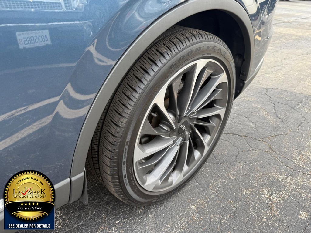 Lincoln Aviator Vehicle Full-screen Gallery Image 23