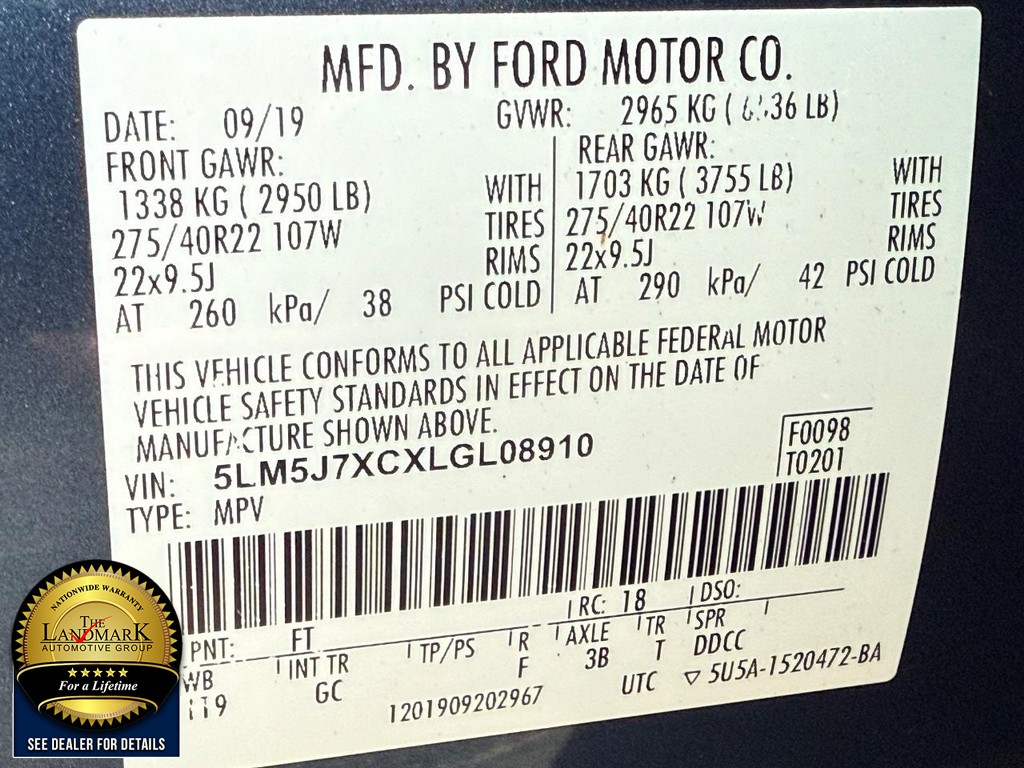 Lincoln Aviator Vehicle Full-screen Gallery Image 24