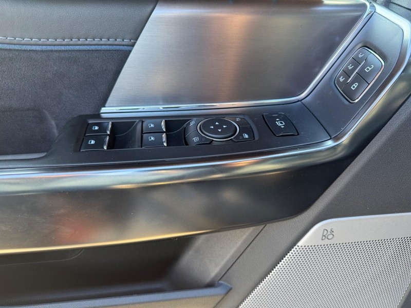 Ford F-150 Vehicle Full-screen Gallery Image 7