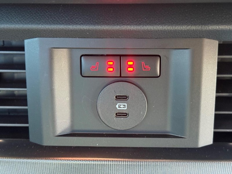 Ford F-150 Vehicle Full-screen Gallery Image 16