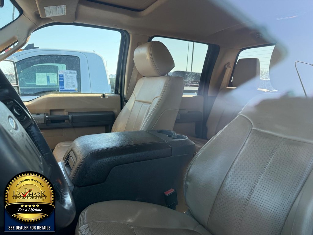 Ford Super Duty F-350 DRW Vehicle Full-screen Gallery Image 3
