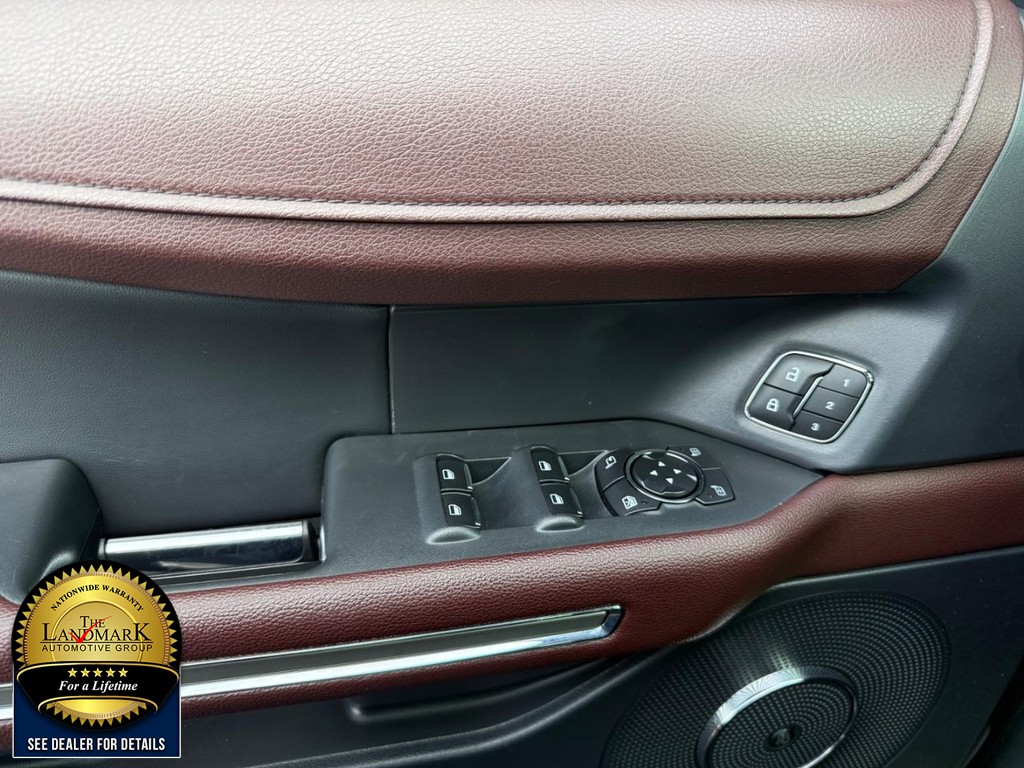 Ford Expedition Vehicle Full-screen Gallery Image 8