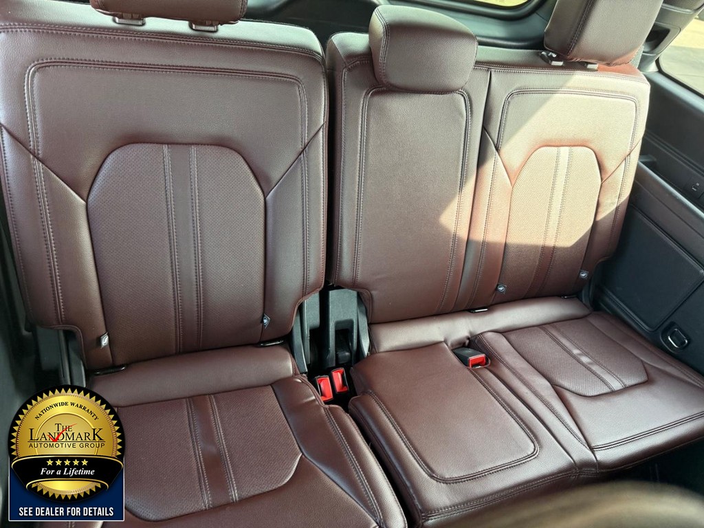 Ford Expedition Vehicle Full-screen Gallery Image 18