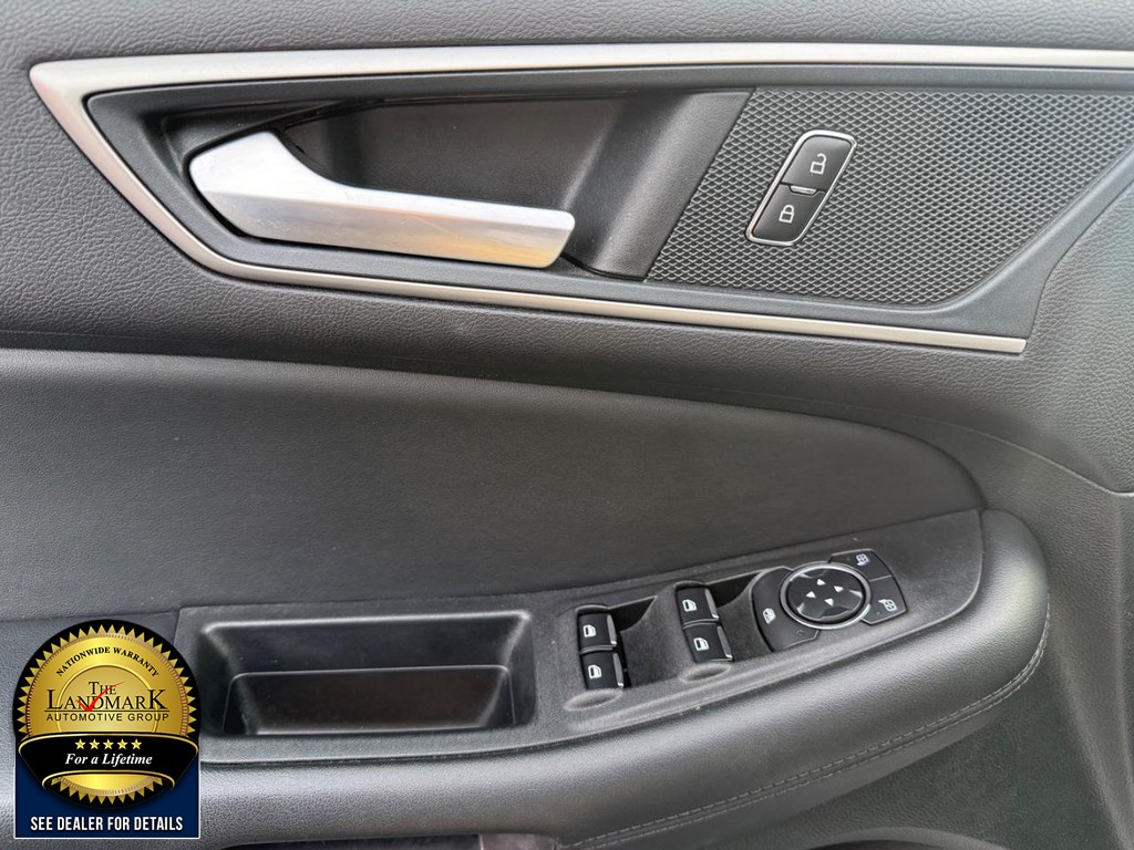 Ford Edge Vehicle Full-screen Gallery Image 08