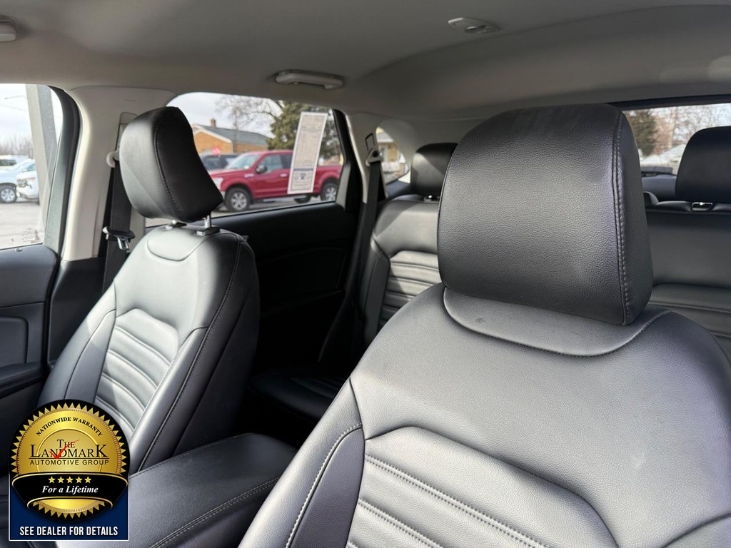 Ford Edge Vehicle Full-screen Gallery Image 09