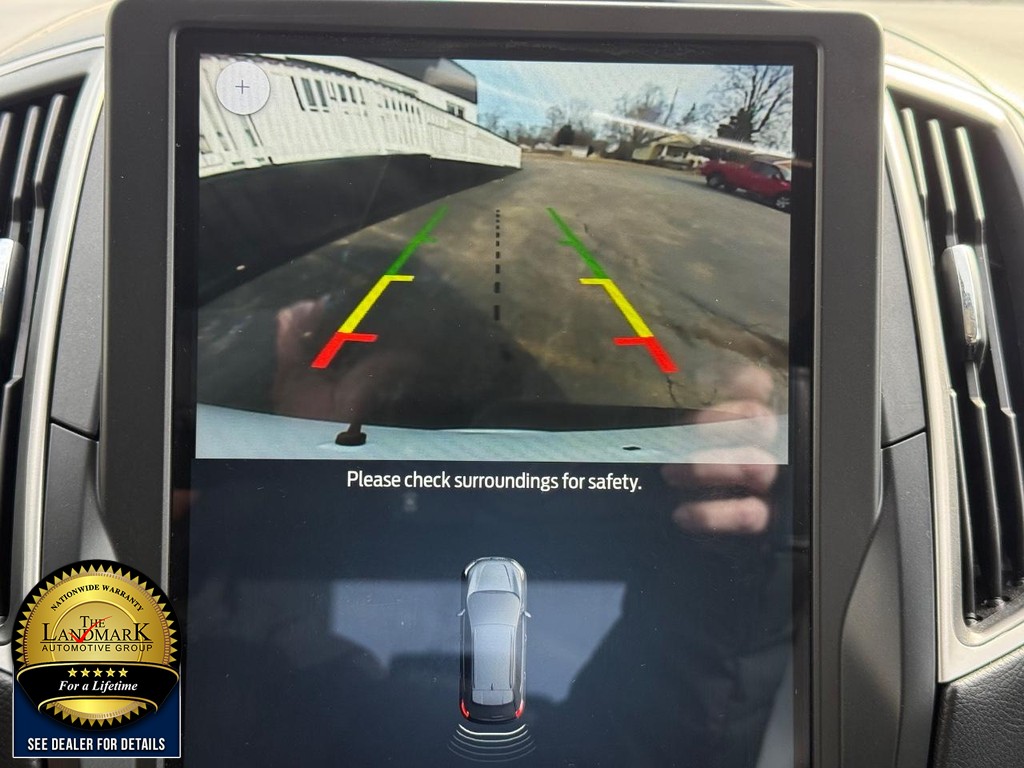 Ford Edge Vehicle Full-screen Gallery Image 13