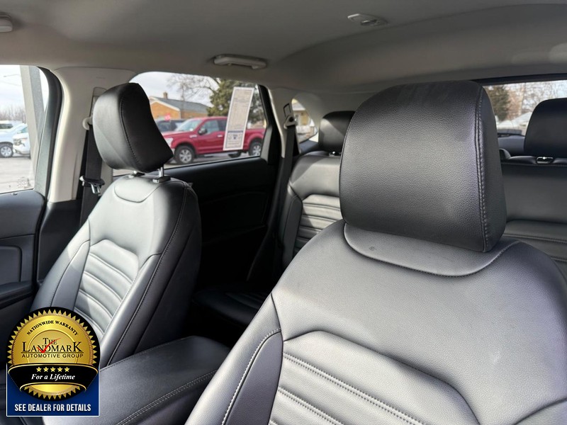 Ford Edge Vehicle Full-screen Gallery Image 9