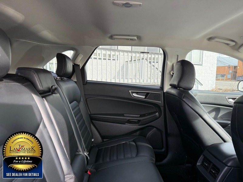 Ford Edge Vehicle Full-screen Gallery Image 15