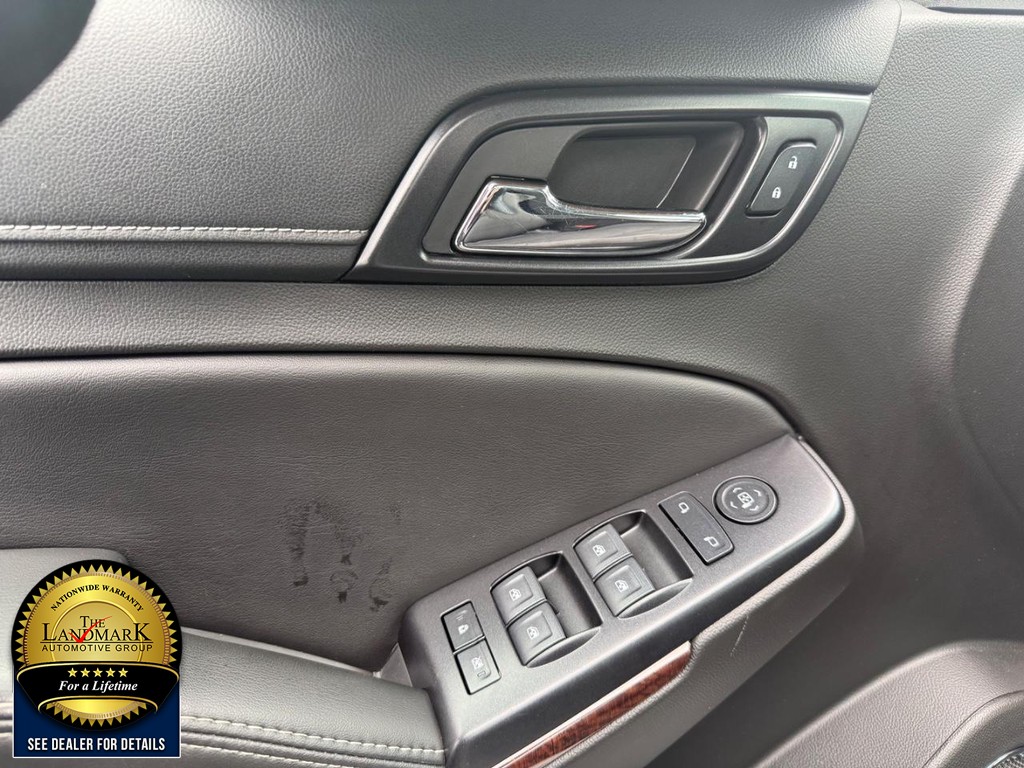 GMC Yukon Vehicle Full-screen Gallery Image 8