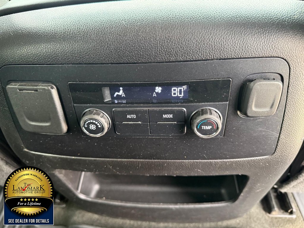 GMC Yukon Vehicle Full-screen Gallery Image 15