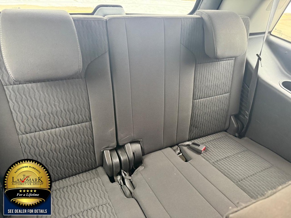 GMC Yukon Vehicle Full-screen Gallery Image 16