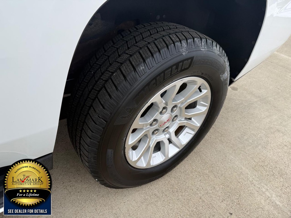 GMC Yukon Vehicle Full-screen Gallery Image 21