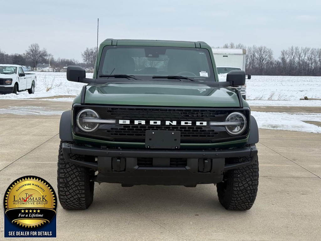 Ford Bronco Vehicle Full-screen Gallery Image 02