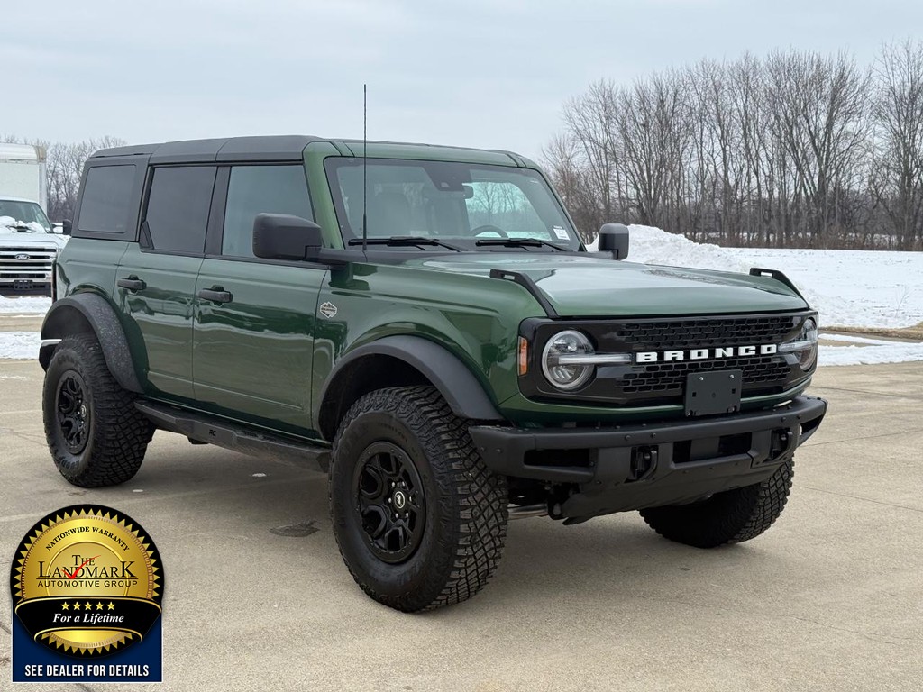 Ford Bronco Vehicle Full-screen Gallery Image 03