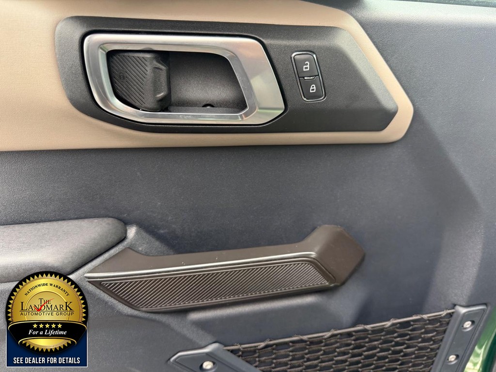 Ford Bronco Vehicle Full-screen Gallery Image 08