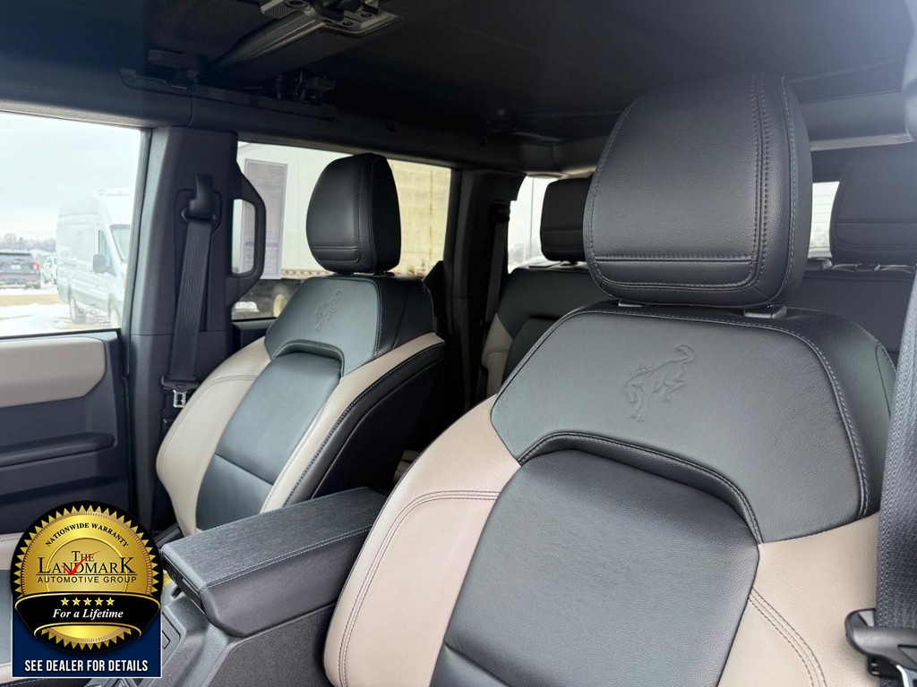 Ford Bronco Vehicle Full-screen Gallery Image 09