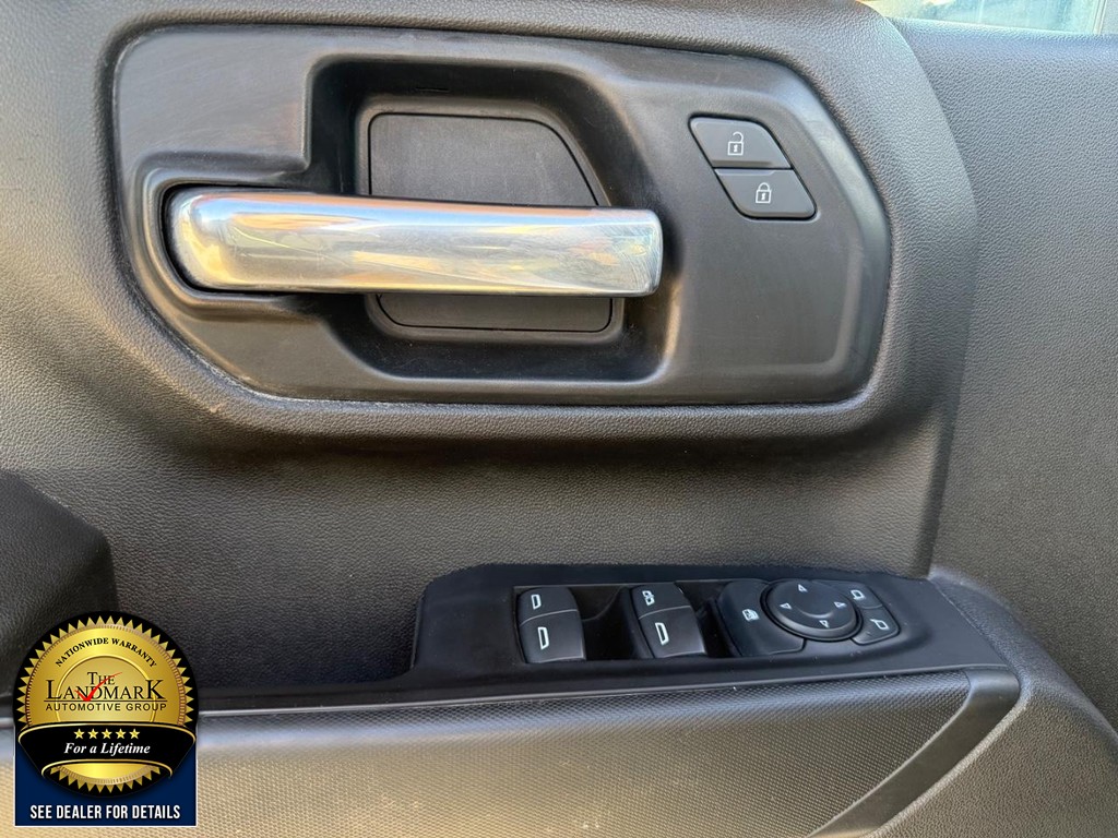 Chevrolet Silverado 2500HD Vehicle Full-screen Gallery Image 8