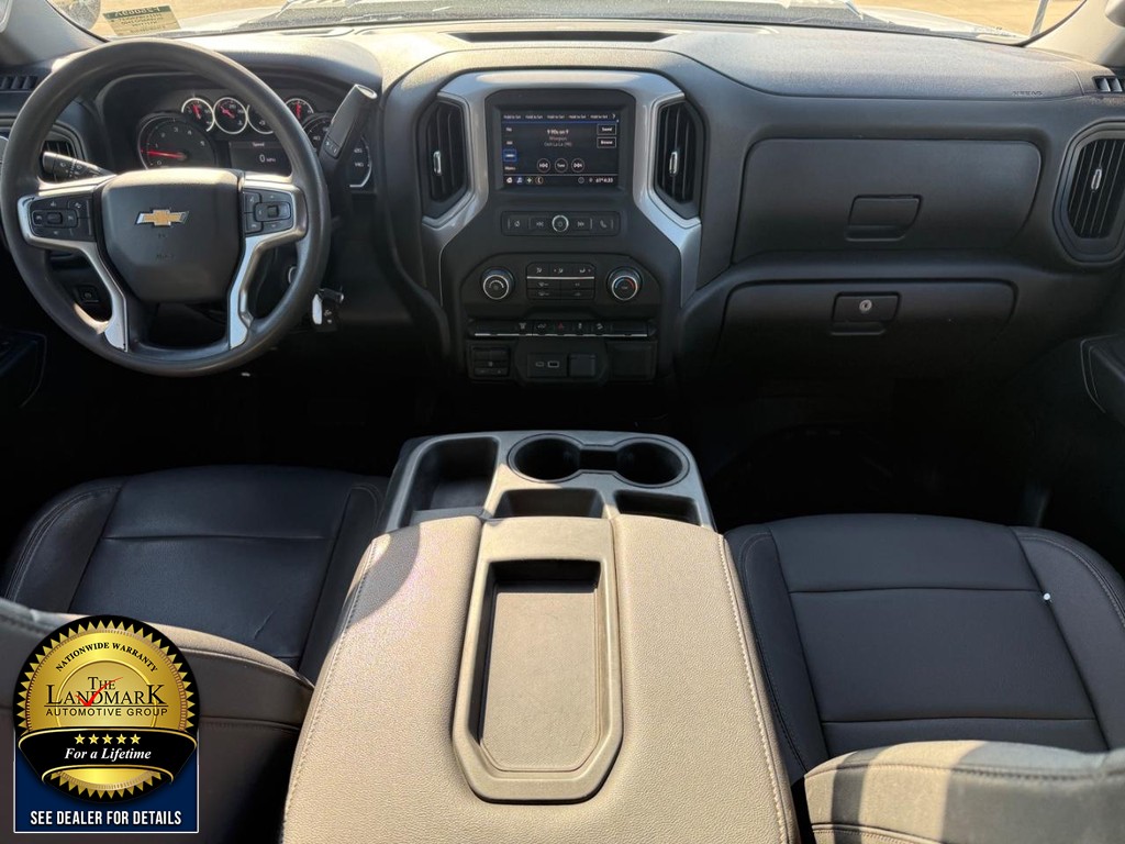 Chevrolet Silverado 2500HD Vehicle Full-screen Gallery Image 15