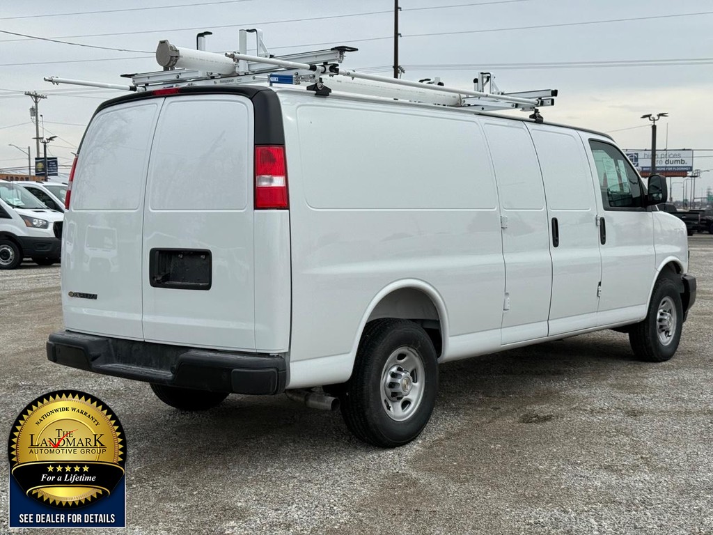 Chevrolet Express Cargo Van Vehicle Full-screen Gallery Image 05