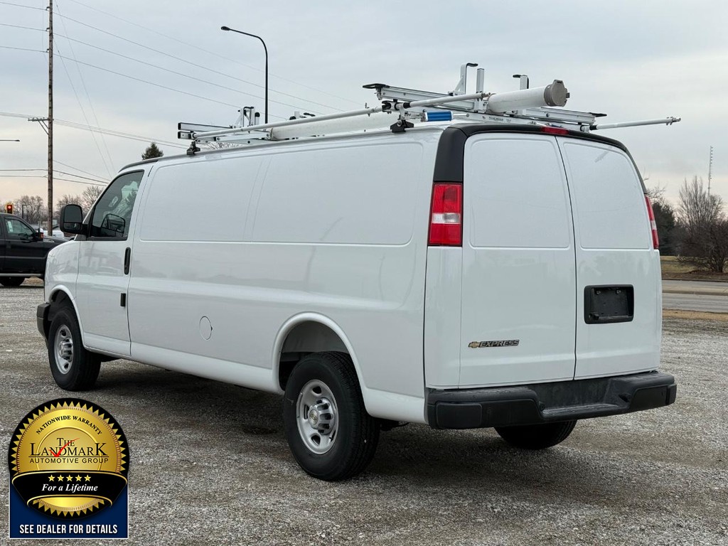 Chevrolet Express Cargo Van Vehicle Full-screen Gallery Image 07