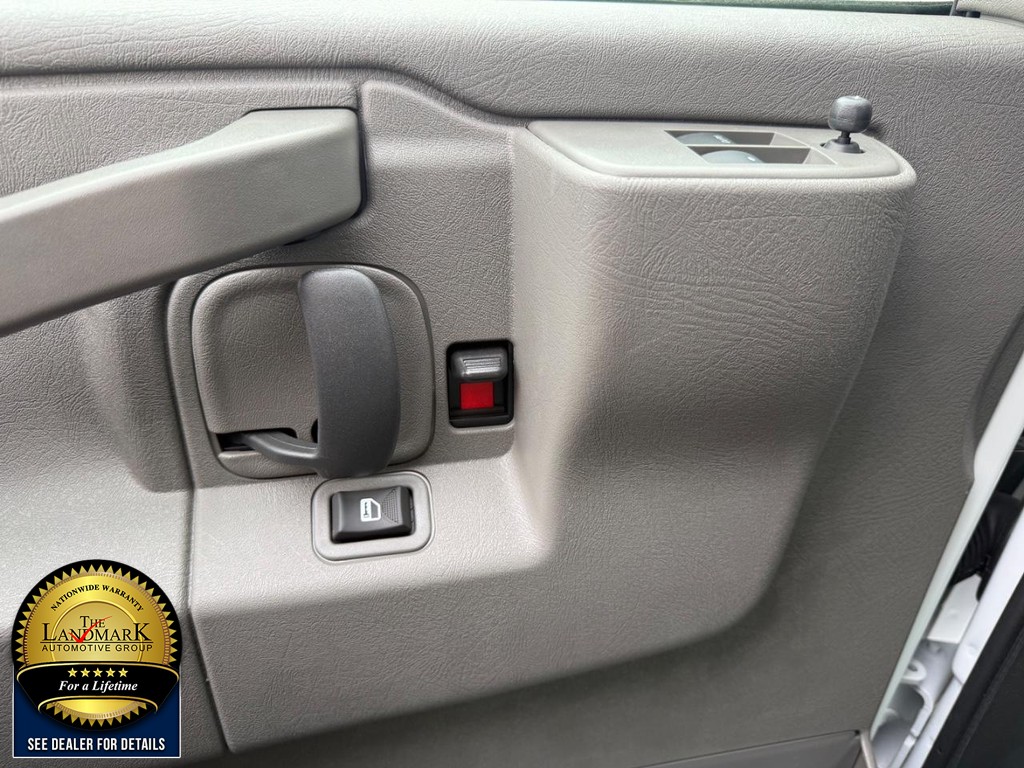 Chevrolet Express Cargo Van Vehicle Full-screen Gallery Image 08