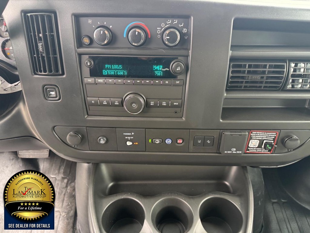 Chevrolet Express Cargo Van Vehicle Full-screen Gallery Image 17