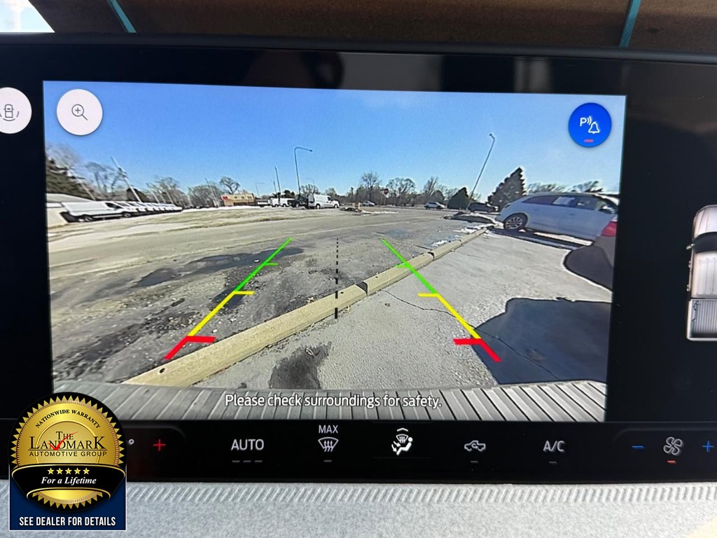 Ford Maverick Vehicle Full-screen Gallery Image 13