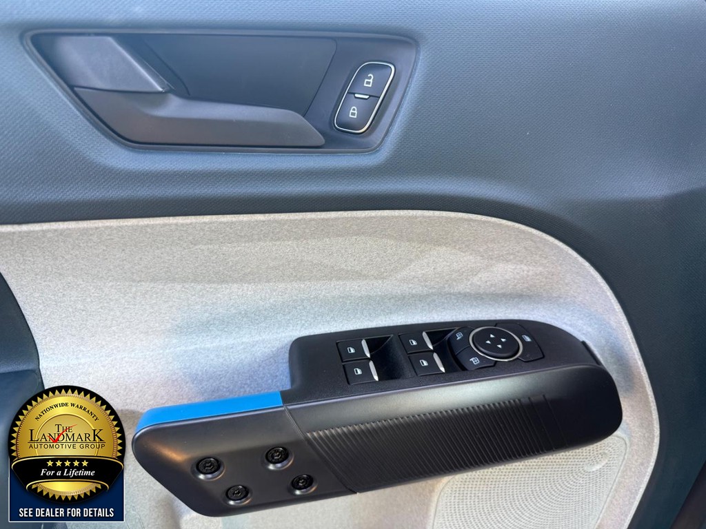 Ford Maverick Vehicle Full-screen Gallery Image 8