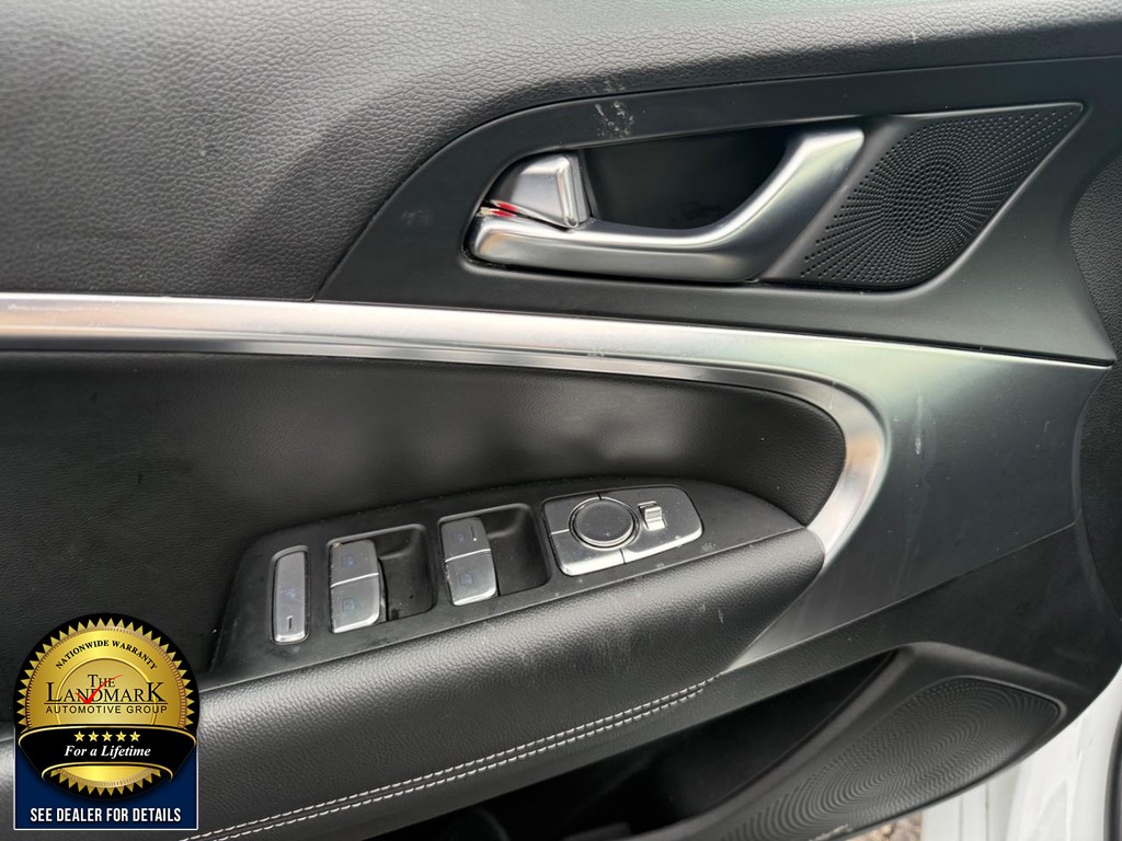 Genesis G70 Vehicle Full-screen Gallery Image 8