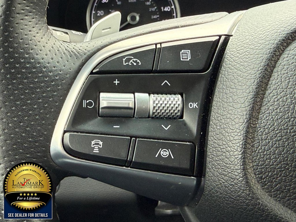 Genesis G70 Vehicle Full-screen Gallery Image 10