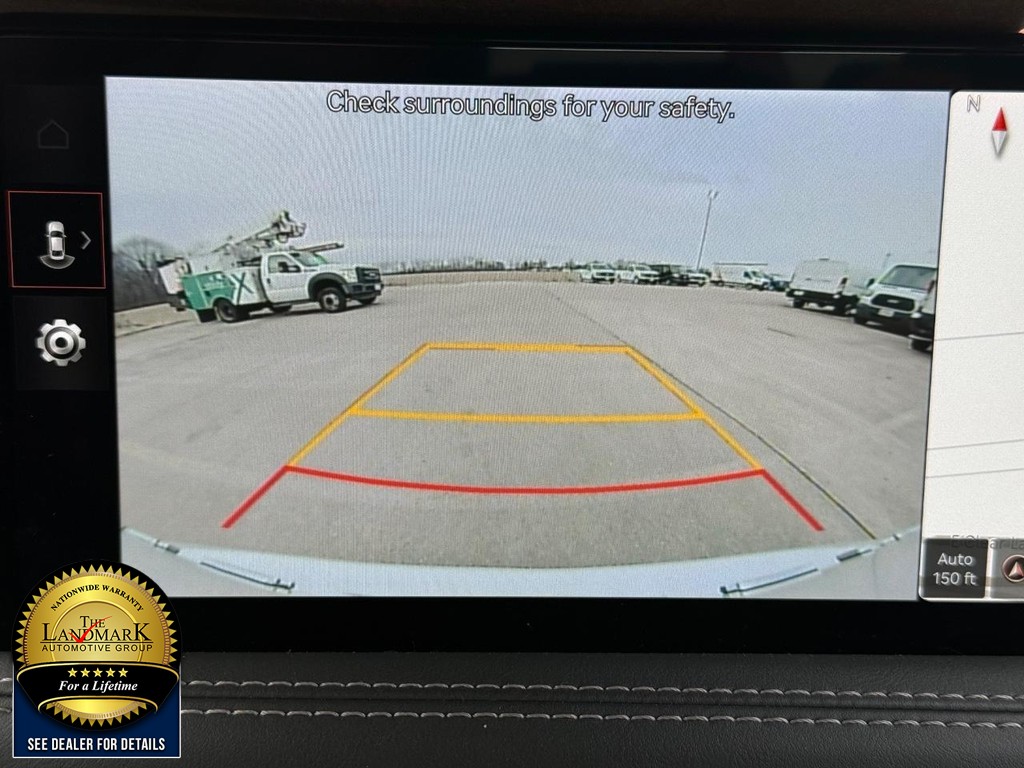 Genesis G70 Vehicle Full-screen Gallery Image 13