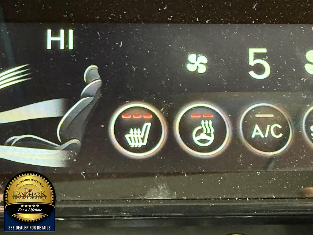 Genesis G70 Vehicle Full-screen Gallery Image 14