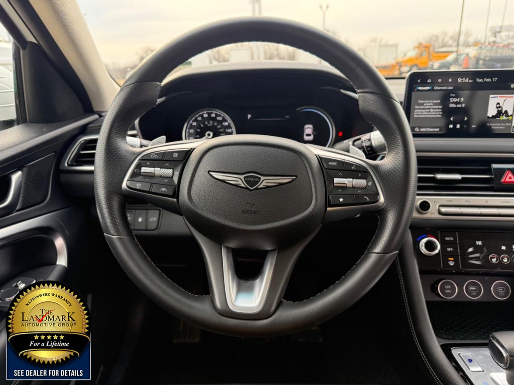 Genesis G70 Vehicle Full-screen Gallery Image 18