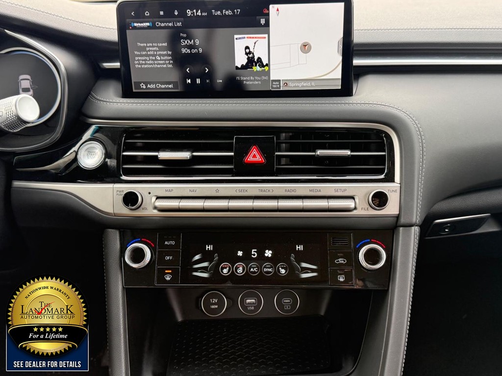 Genesis G70 Vehicle Full-screen Gallery Image 19