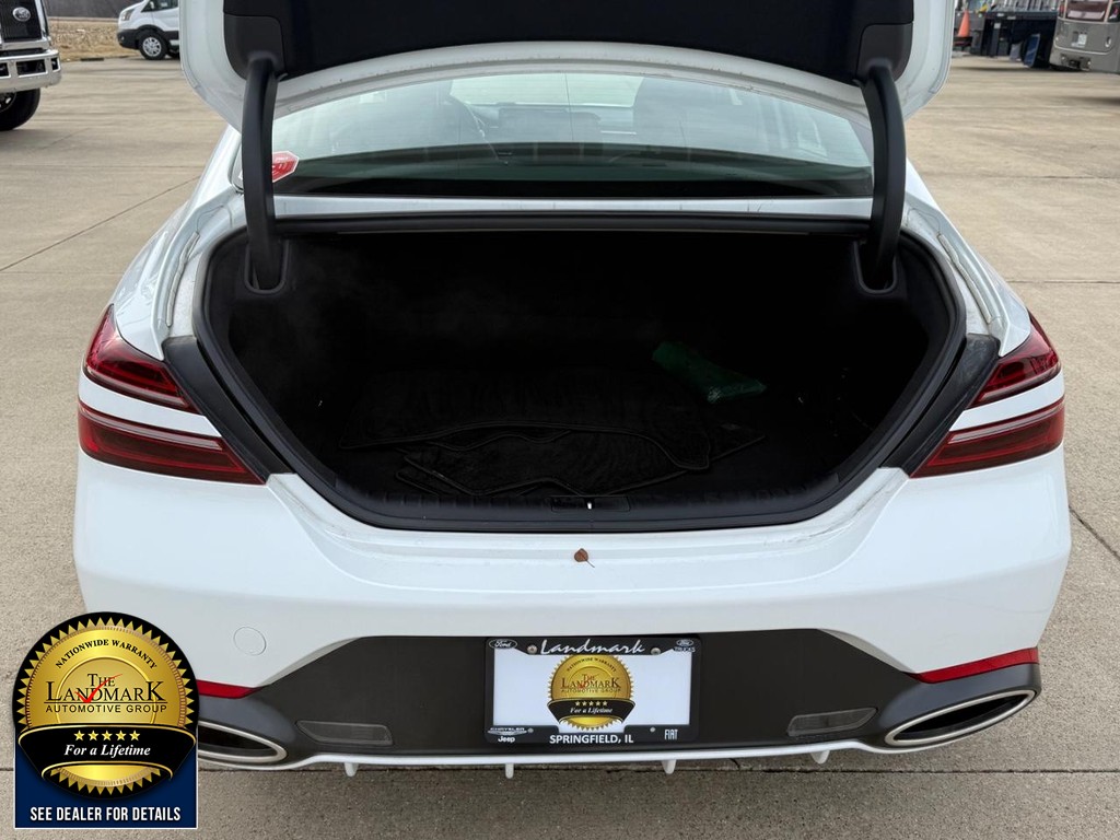 Genesis G70 Vehicle Full-screen Gallery Image 20