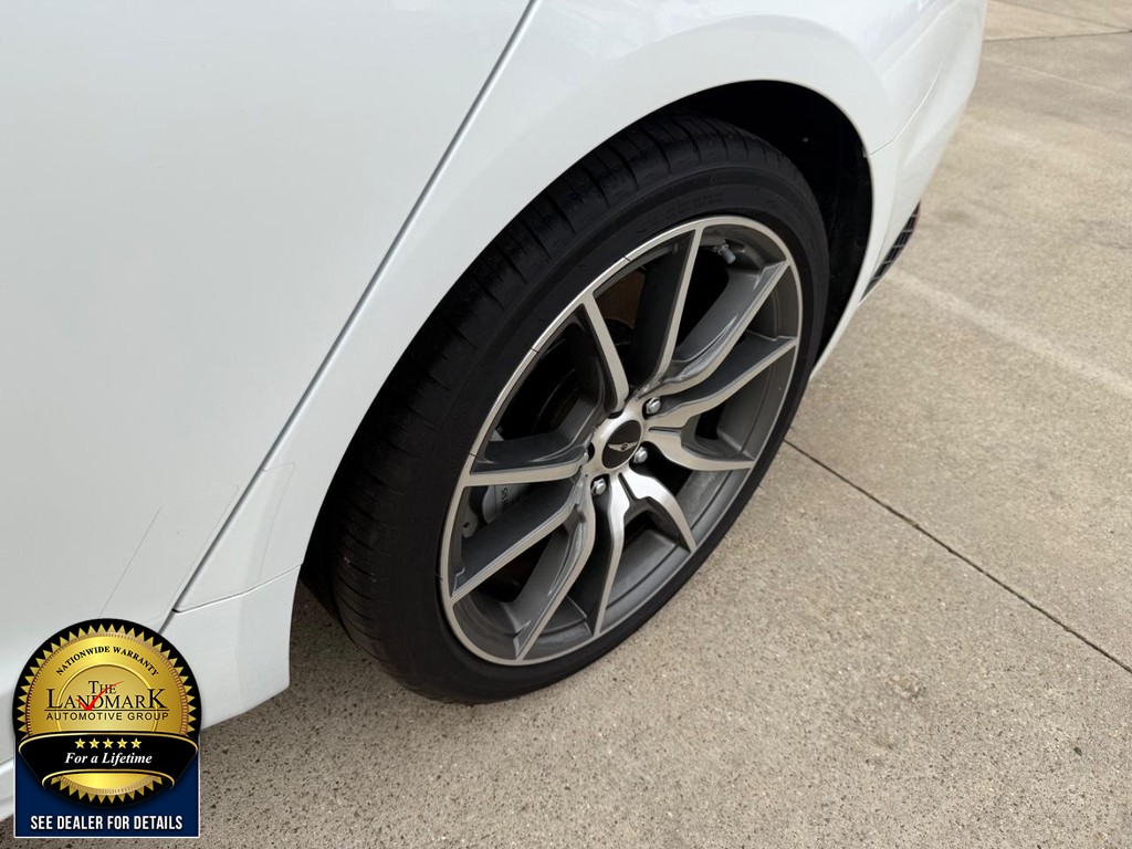 Genesis G70 Vehicle Full-screen Gallery Image 21