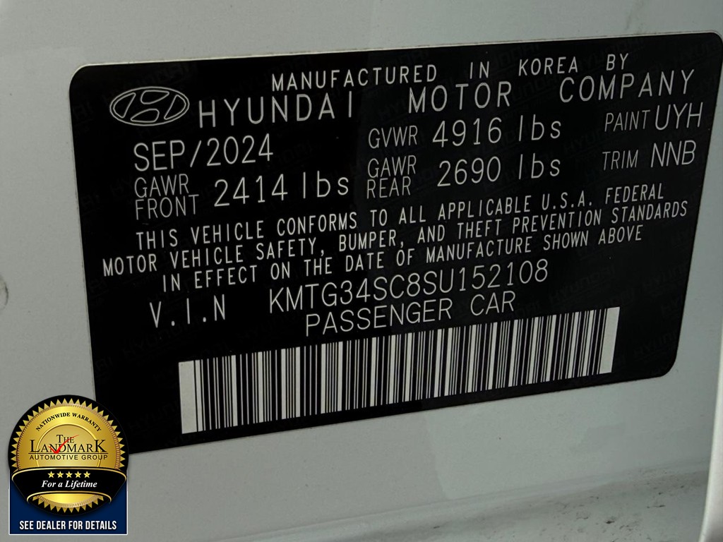 Genesis G70 Vehicle Full-screen Gallery Image 22