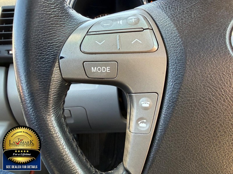 Toyota Highlander Vehicle Full-screen Gallery Image 10