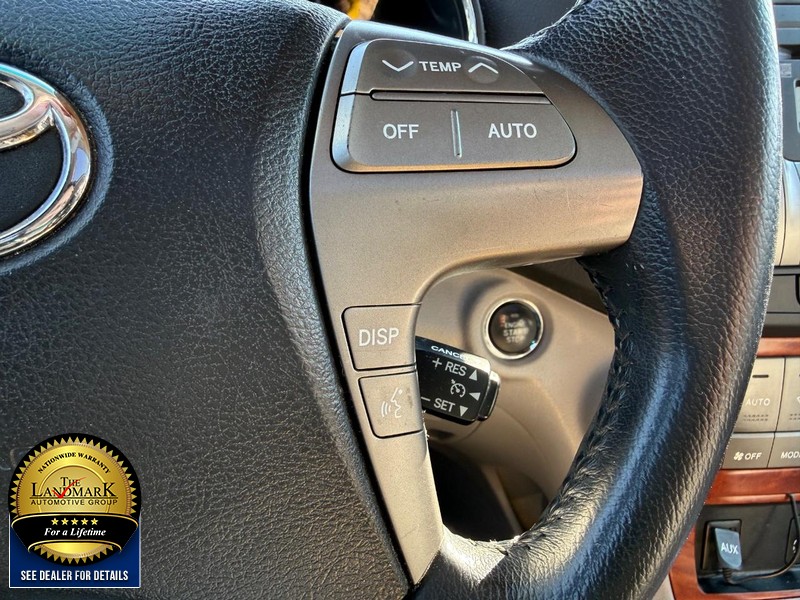 Toyota Highlander Vehicle Full-screen Gallery Image 11