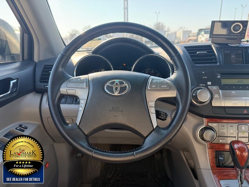 Toyota Highlander Vehicle Full-screen Gallery Image 18
