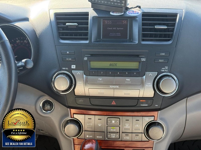 Toyota Highlander Vehicle Full-screen Gallery Image 19