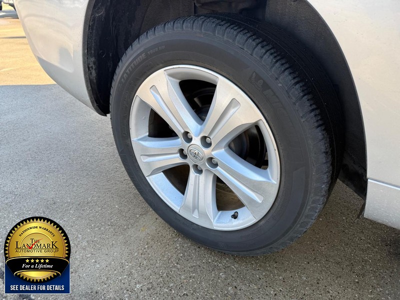 Toyota Highlander Vehicle Full-screen Gallery Image 21