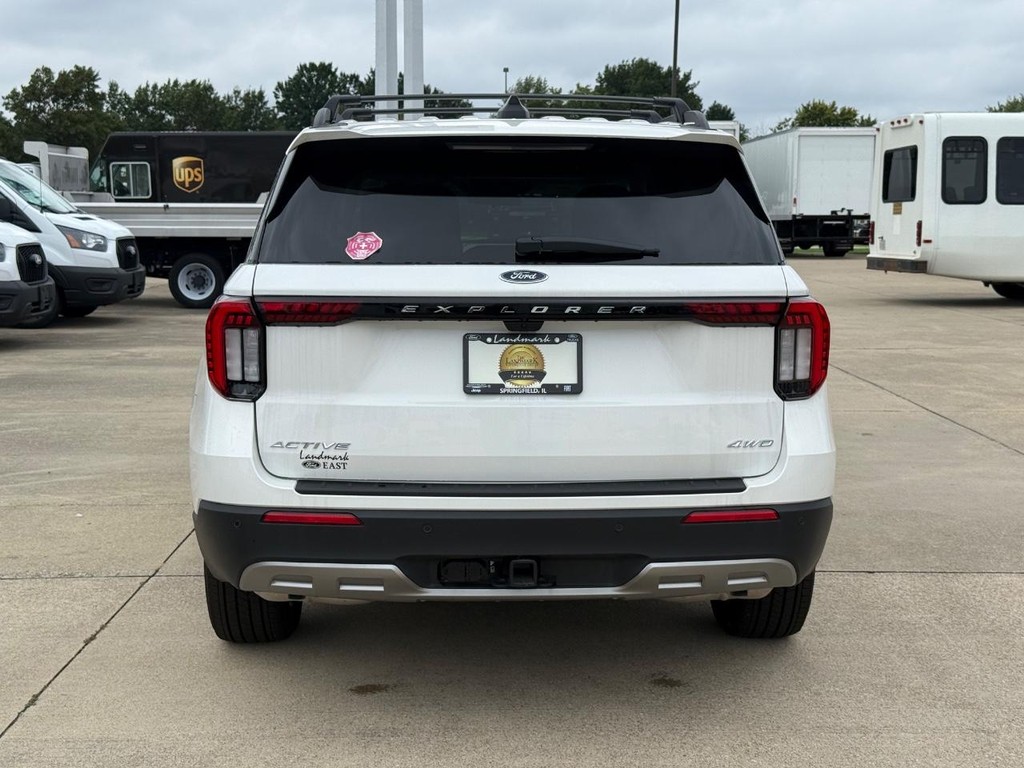 Ford Explorer Vehicle Full-screen Gallery Image 6