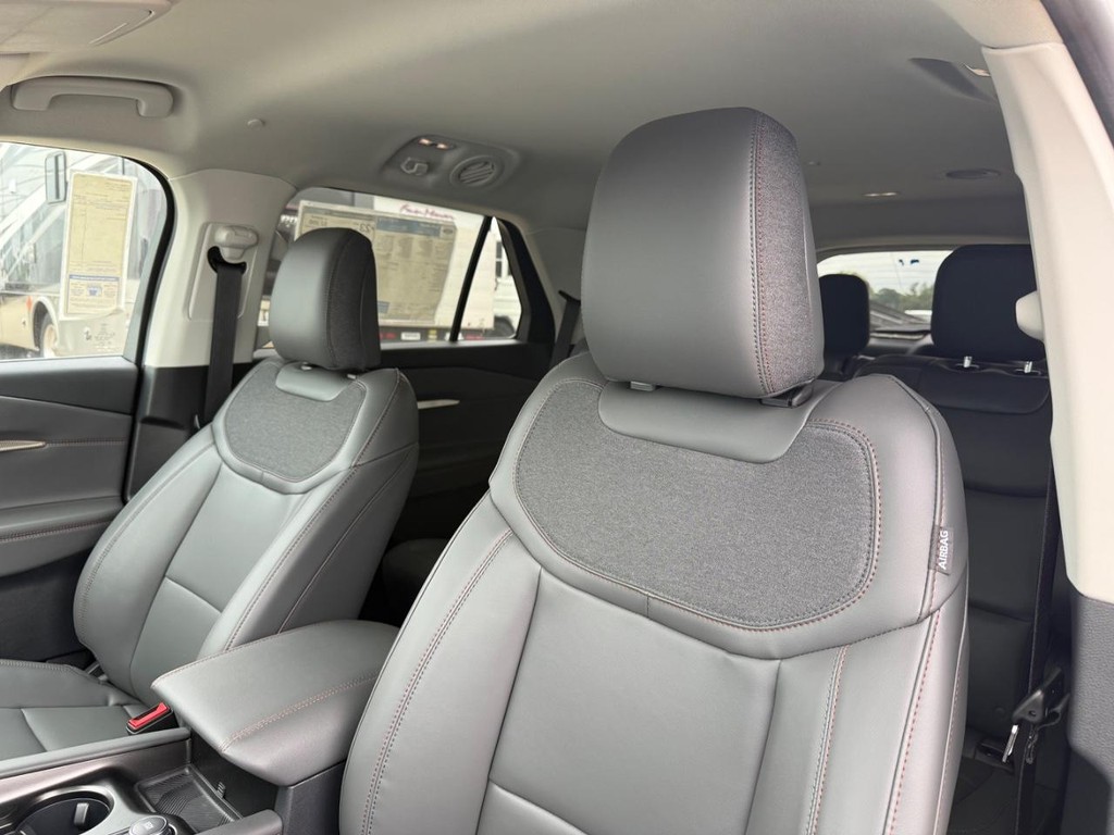 Ford Explorer Vehicle Full-screen Gallery Image 9